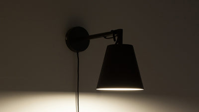 petrie wall lamp