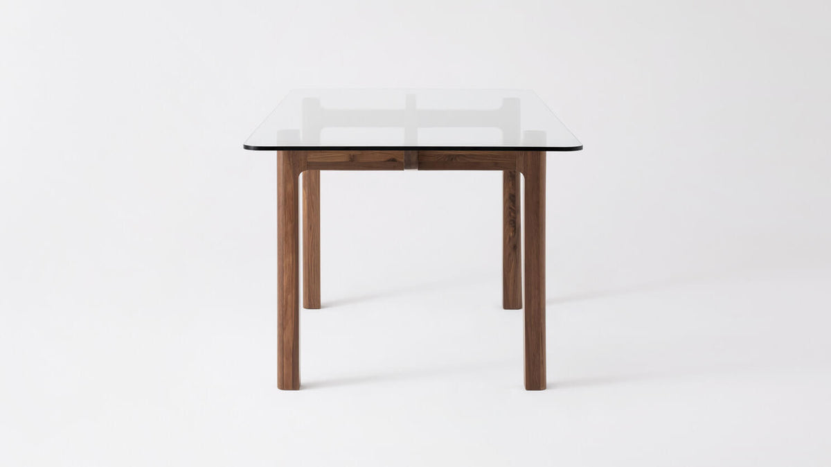 place dining table